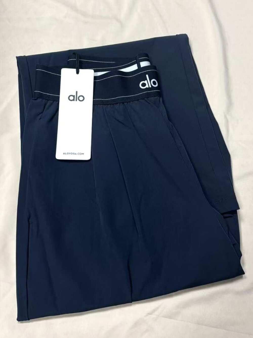 Brand new Alo Yoga Suit Up Navy Pants Regular  30-inch inseam loose-fit trousers - Picture 4 of 12